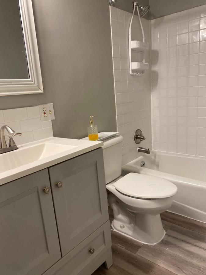 Cozy, Upstairs Apartment Pets Welcome With Fee Family Friendly Close To Everything Cleveland Kültér fotó